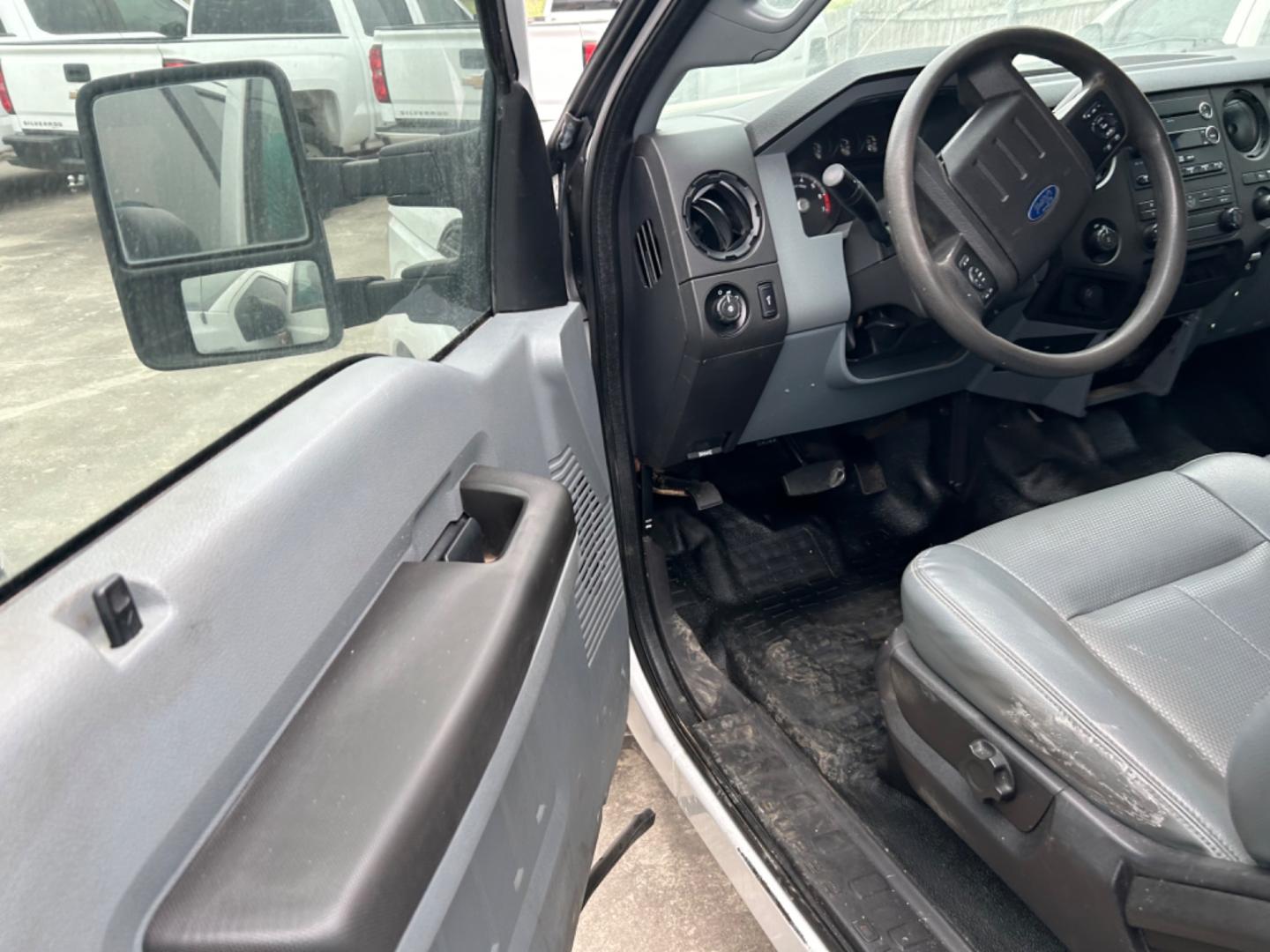 2015 White Ford F-350 SD (1FD7X3A66FE) with an 6.2L V8 F SOHC 16V engine, Automatic transmission, located at 1687 Business 35 S, New Braunfels, TX, 78130, (830) 625-7159, 29.655487, -98.051491 - Photo#13